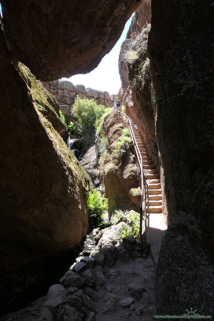 Schody prowadzące do Bear Gulch Reservoir