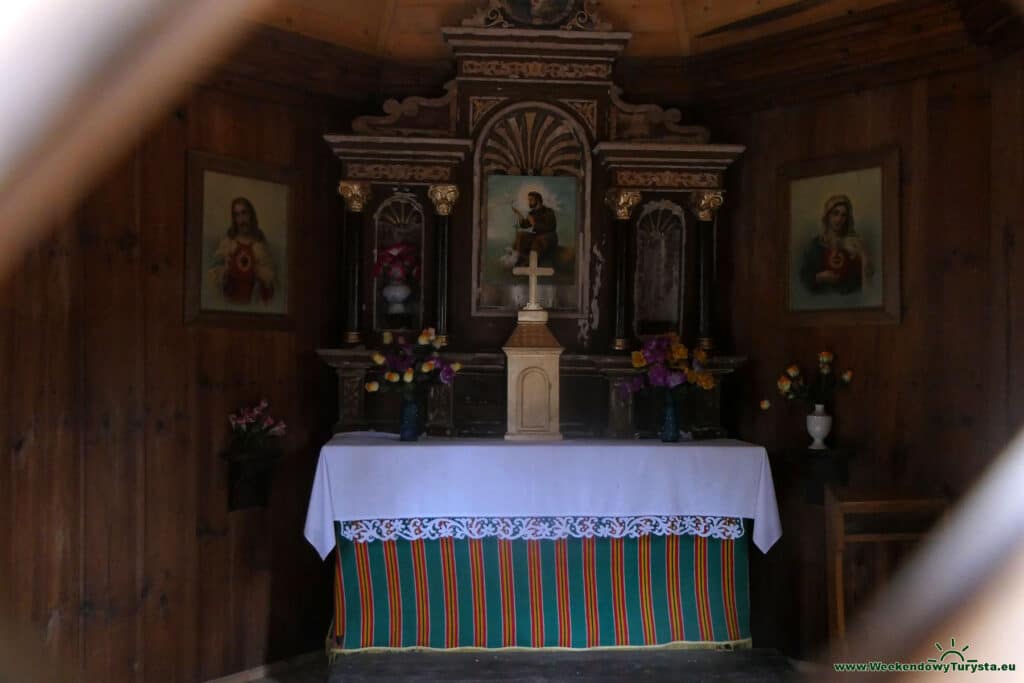 Wnętrze kapliczki Św. Franciszka
