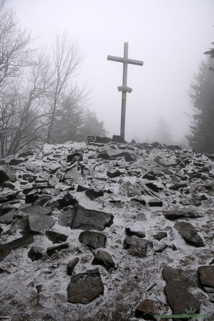 Krzyż na szczycie Łysicy
