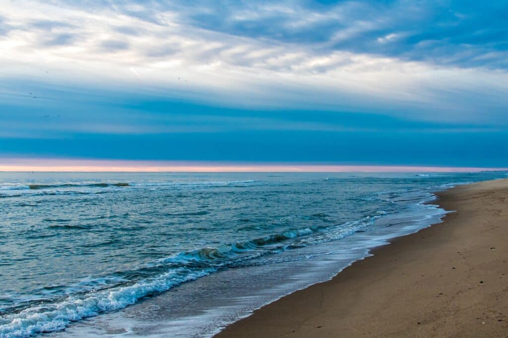 Krótki wypoczynek nad polskim morzem - plaża w Międzyzdrojach